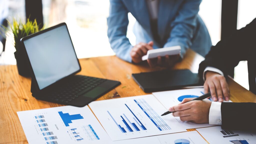 business plan, teamwork concept, team meeting, business people using laptop at office, intern team w